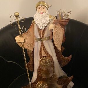 Beautiful 18” Santa with light inside (bulb not included)